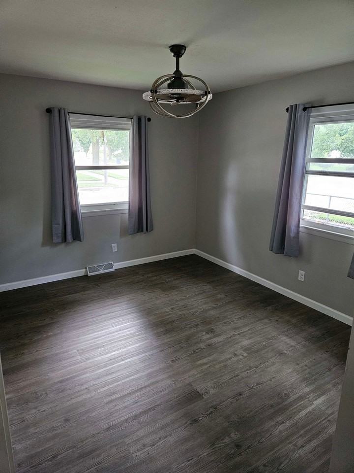 6130 W Fairmount Ave - Photo 3 of 7