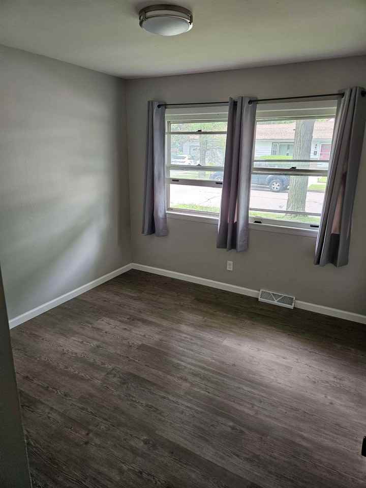 6130 W Fairmount Ave - Photo 4 of 7