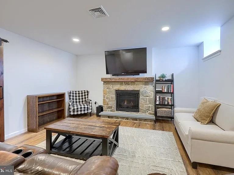 102 Bloomfield Dr - Photo 6 of 20
