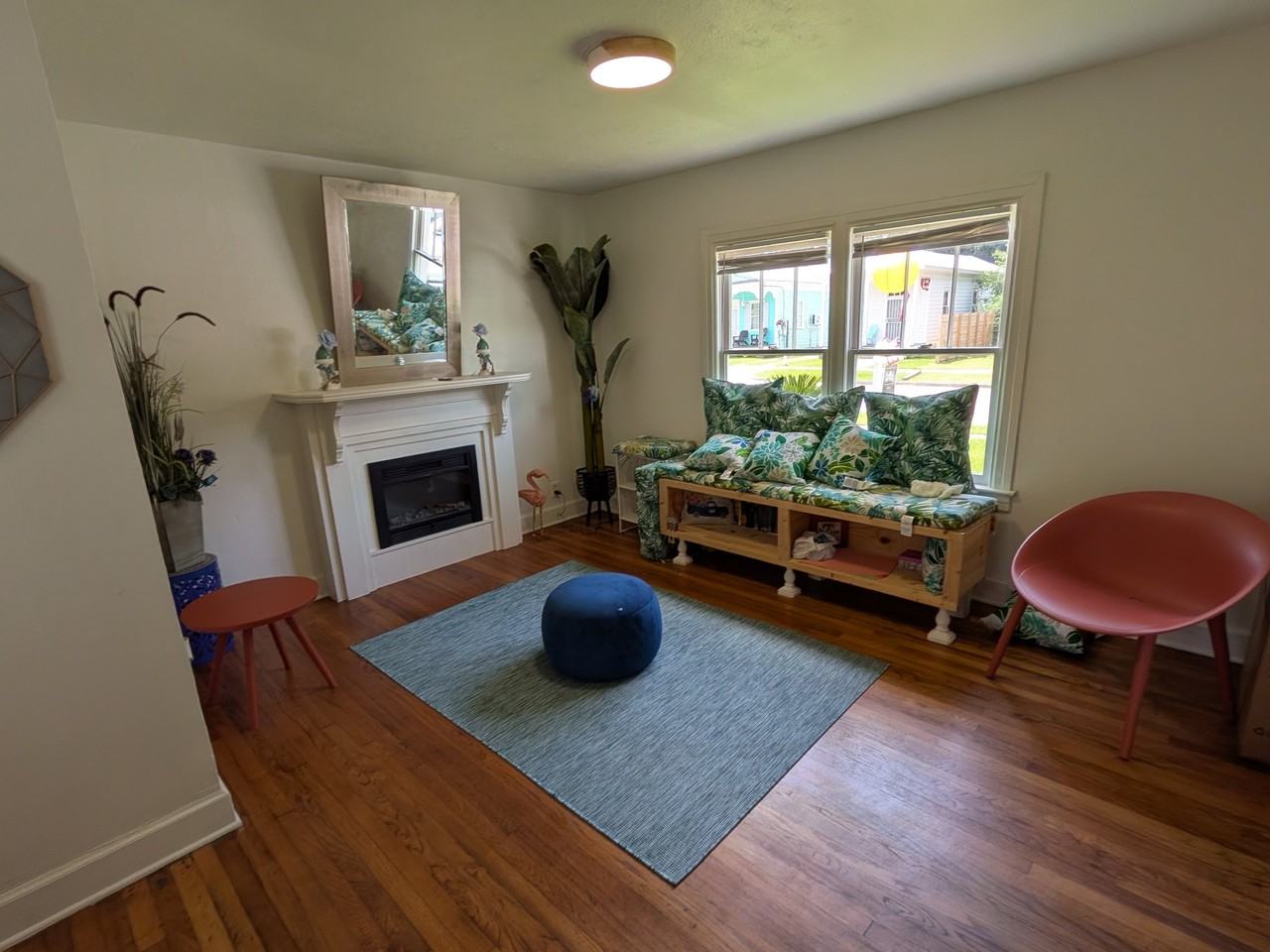 958 Montgomery St - Photo 5 of 20