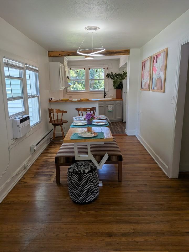 958 Montgomery St - Photo 6 of 20
