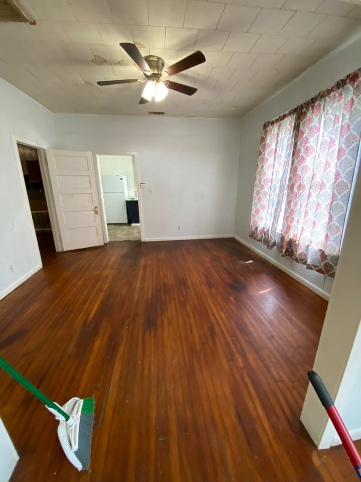 209 Oak Street - Photo 2 of 5