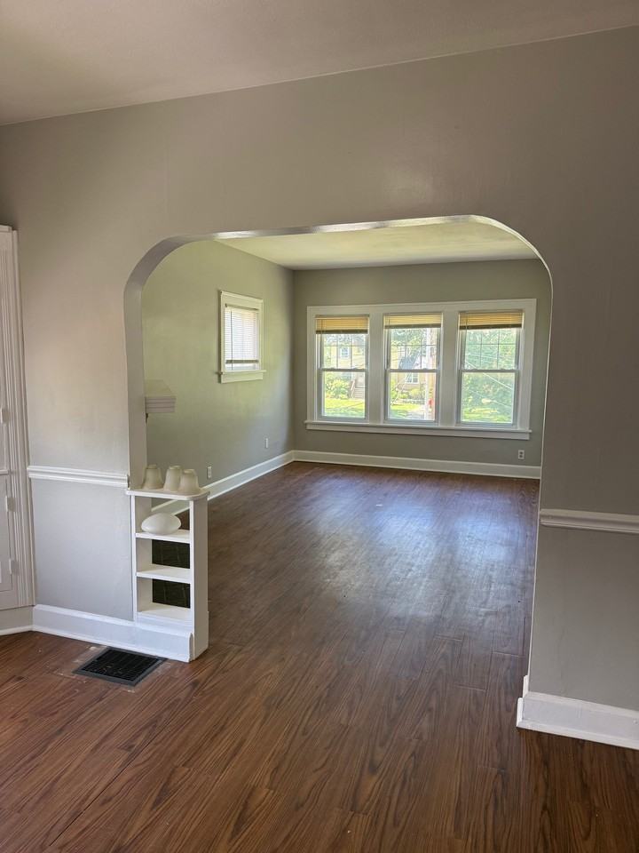 3809 W 152nd St Apt 4 #4 - Photo 2 of 13