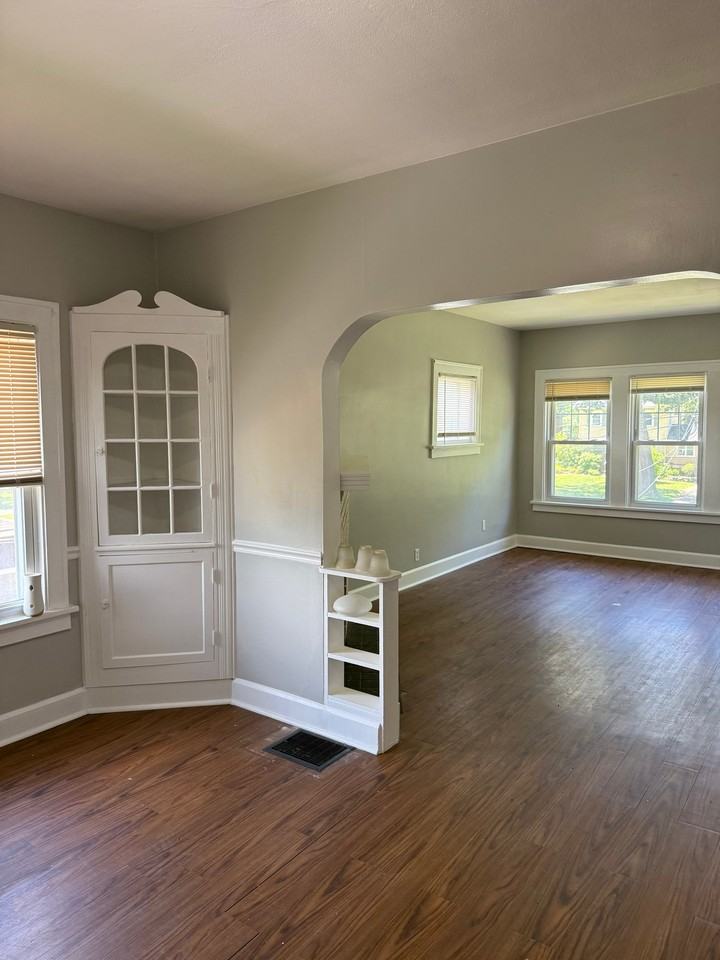 3809 W 152nd St Apt 4 #4 - Photo 3 of 13