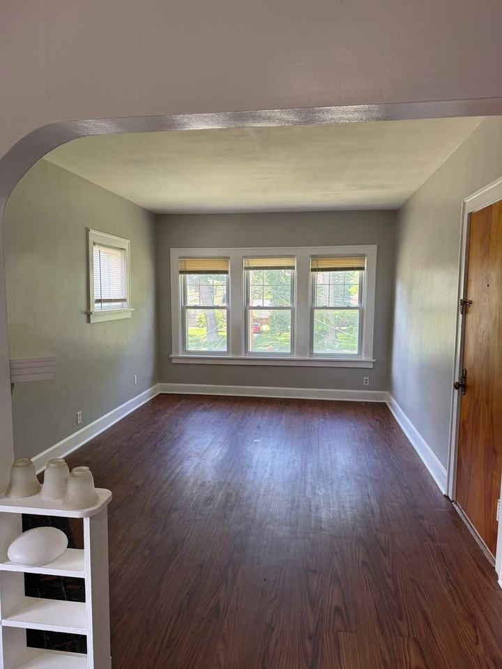 3809 W 152nd St Apt 4 #4 - Photo 4 of 13