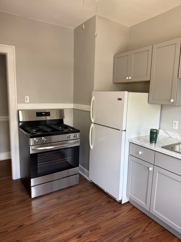 3809 W 152nd St Apt 4 #4 - Photo 5 of 13