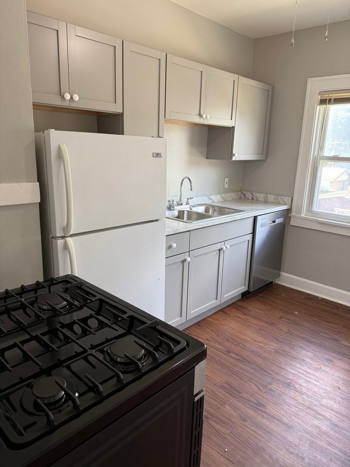 3809 W 152nd St Apt 4 #4 - Photo 6 of 13