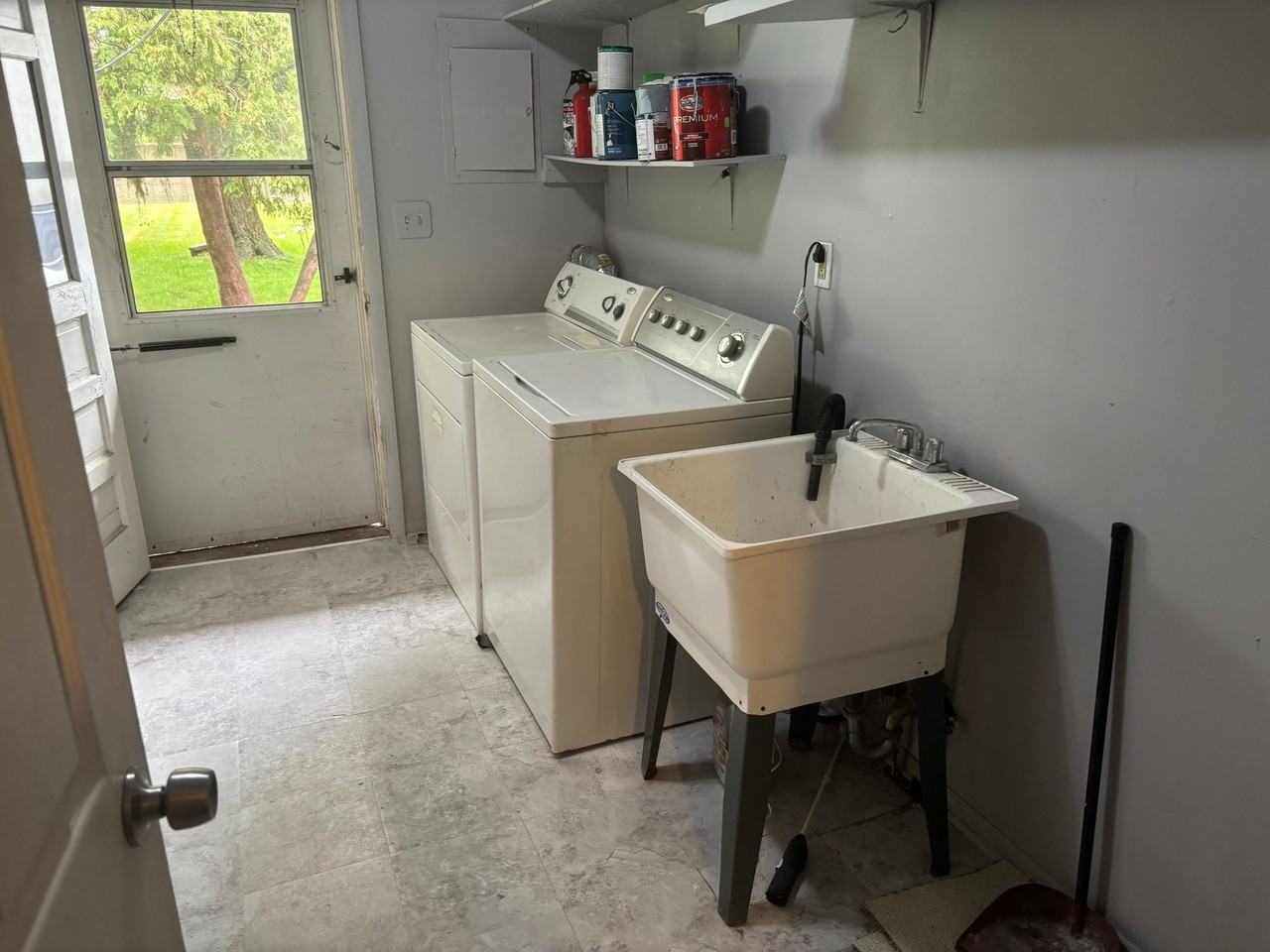 3974 Berkshire Ave - Photo 4 of 11