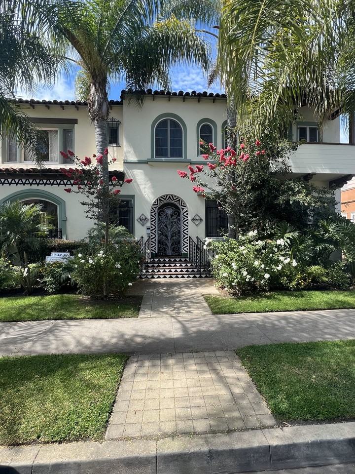 325 S Cochran Ave #103