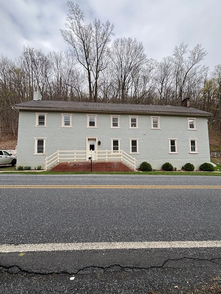 2233 Farmington Ave