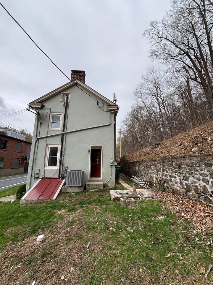 2233 Farmington Ave - Photo 2 of 20