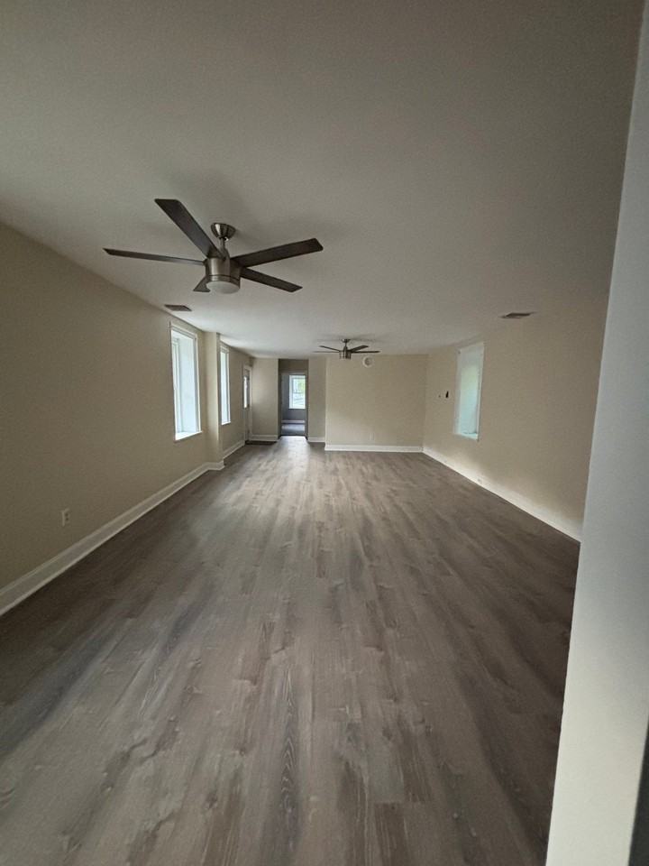 2233 Farmington Ave - Photo 5 of 20