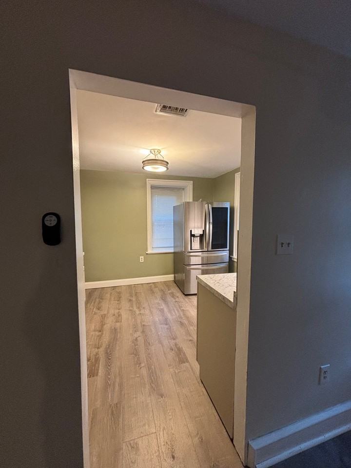 2233 Farmington Ave - Photo 7 of 20
