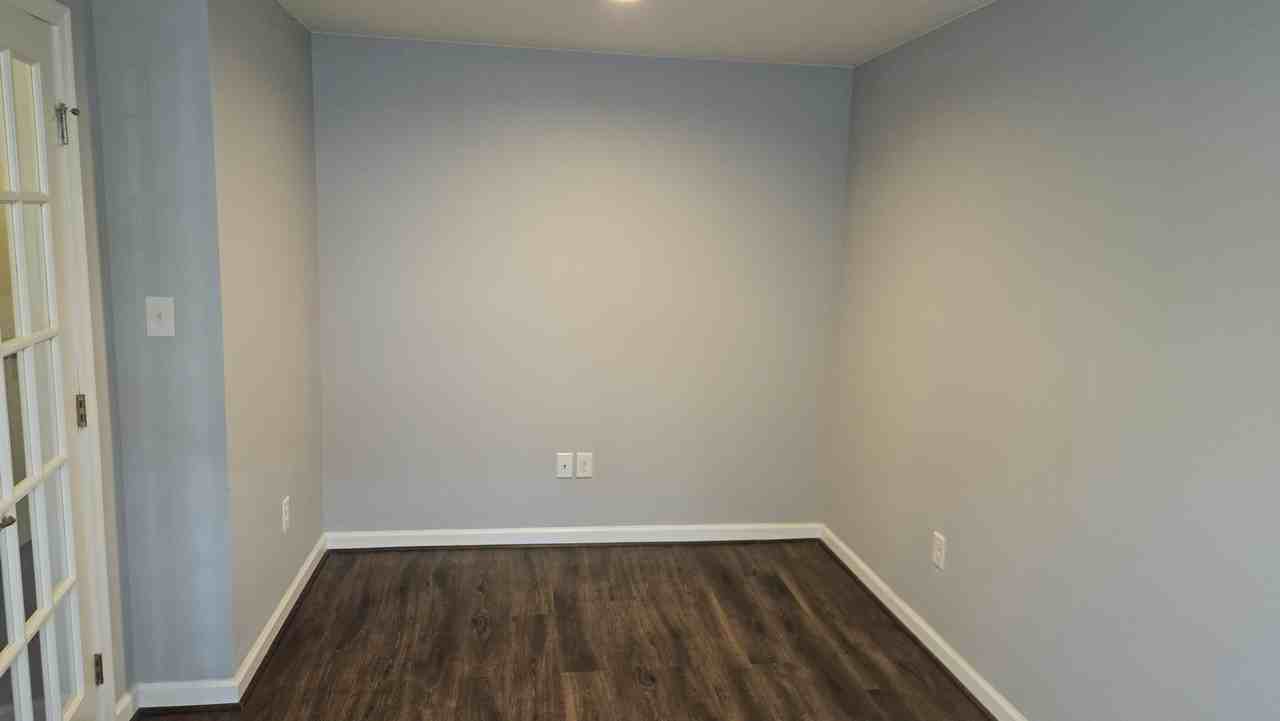 607 N Atwater Dr - Photo 3 of 17