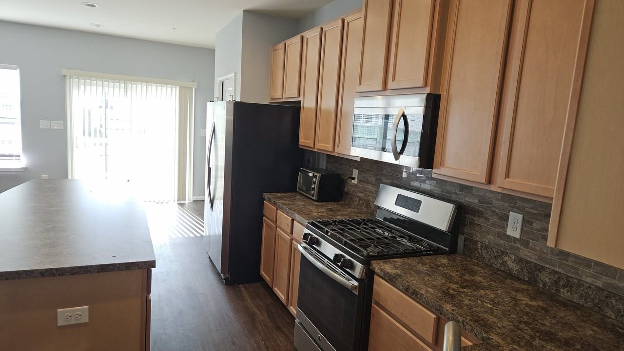 607 N Atwater Dr - Photo 6 of 17