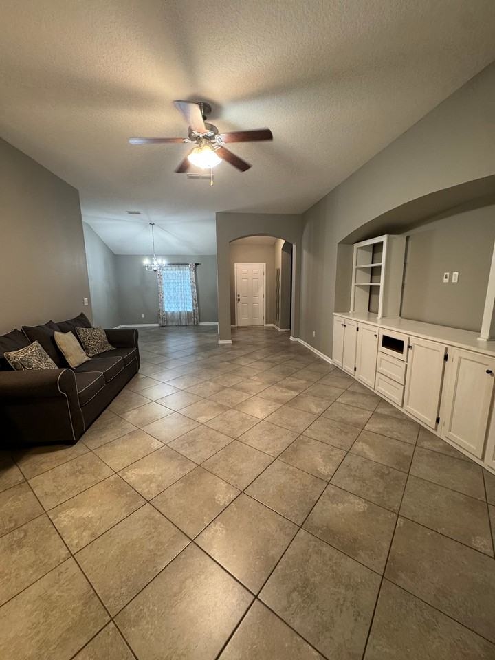 5409 Parkside Lakes Dr - Photo 3 of 17