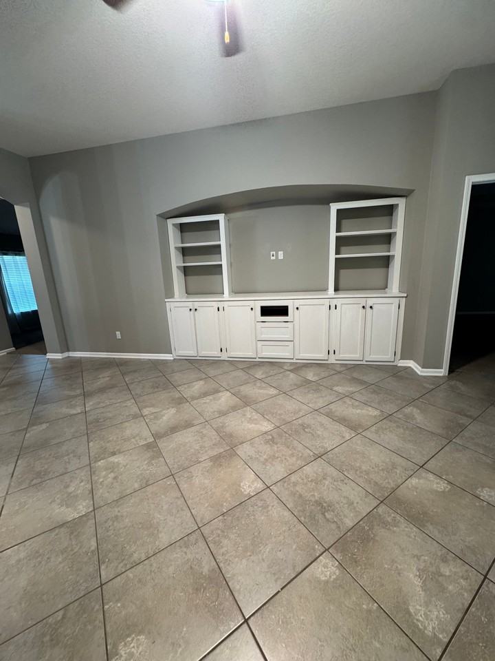 5409 Parkside Lakes Dr - Photo 4 of 17