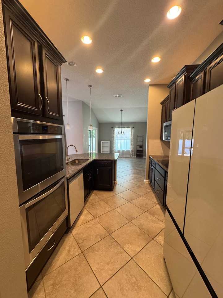 5409 Parkside Lakes Dr - Photo 5 of 17