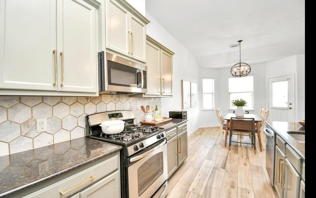 2815 Empire Oaks Ln - Photo 3 of 6