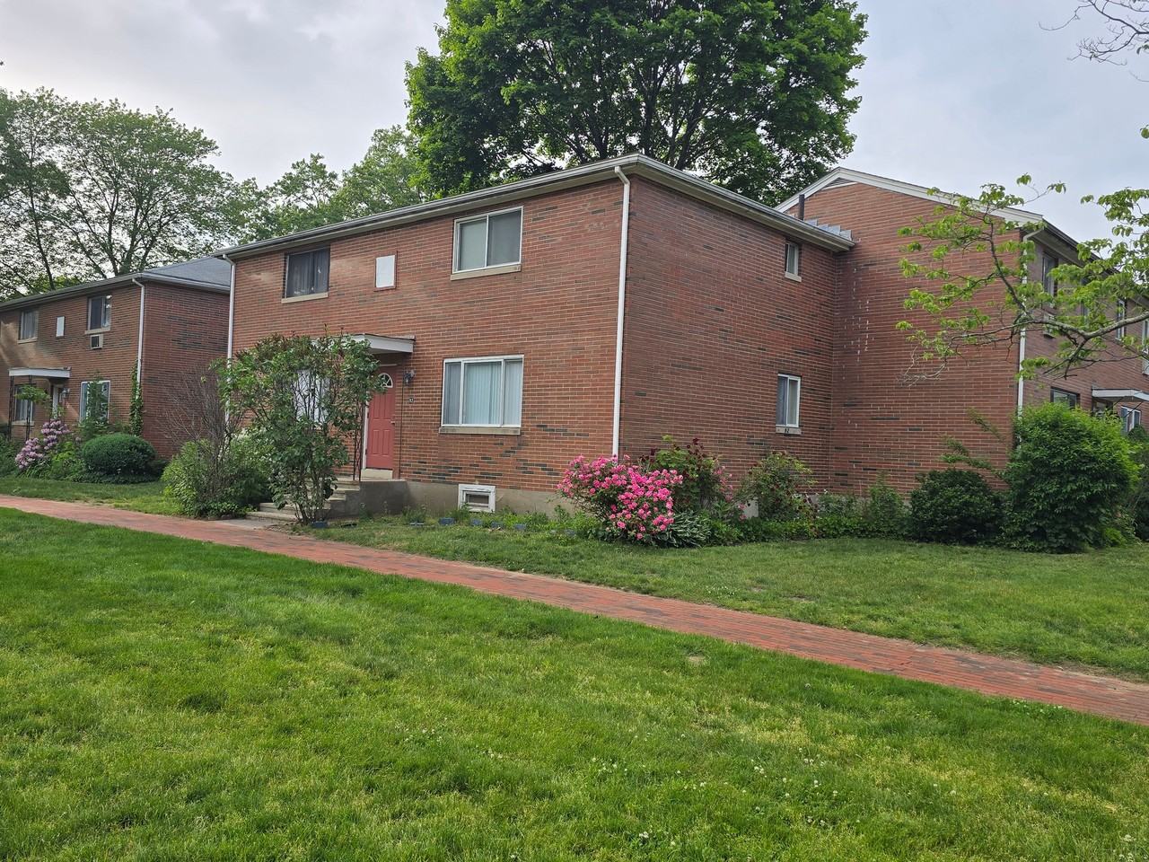 92 Bishop Dr - Photo 2 of 2