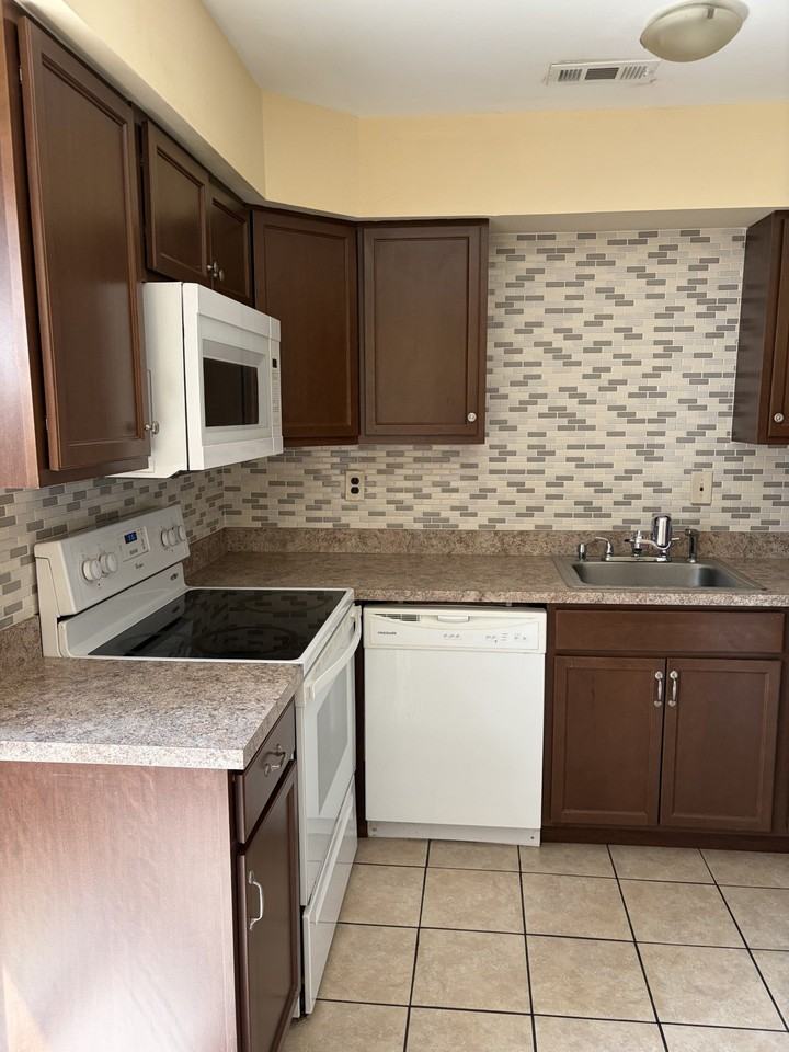 348 Willow Turn - Photo 3 of 3