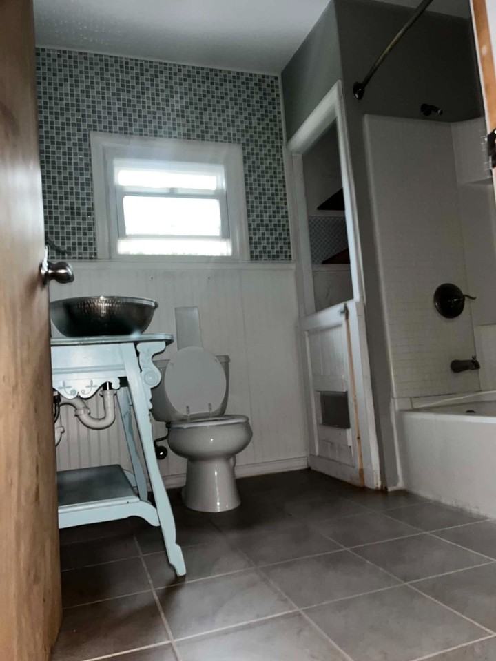 9 N Diamond St - Photo 4 of 20