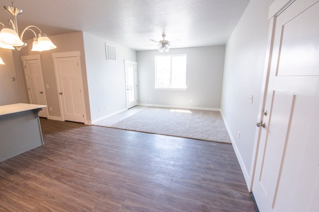 734 Nw - Photo 2 of 20