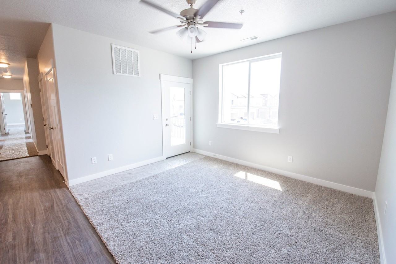 734 Nw - Photo 3 of 20