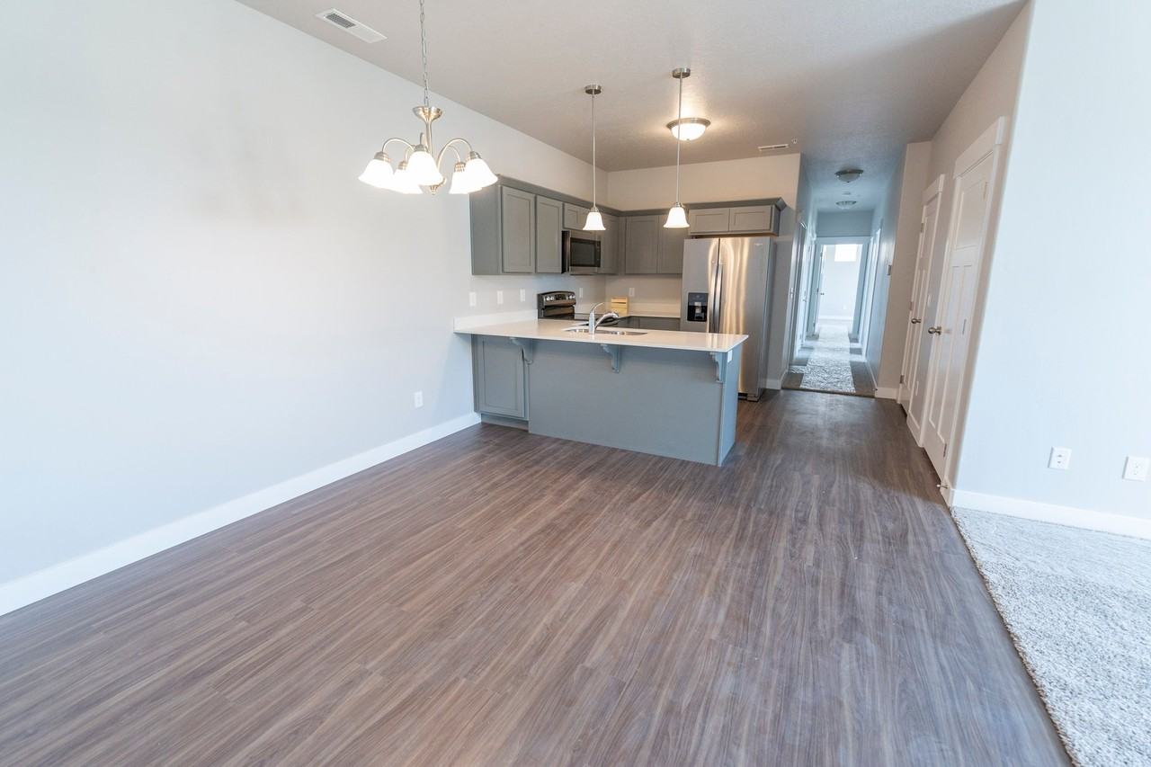 734 Nw - Photo 6 of 20
