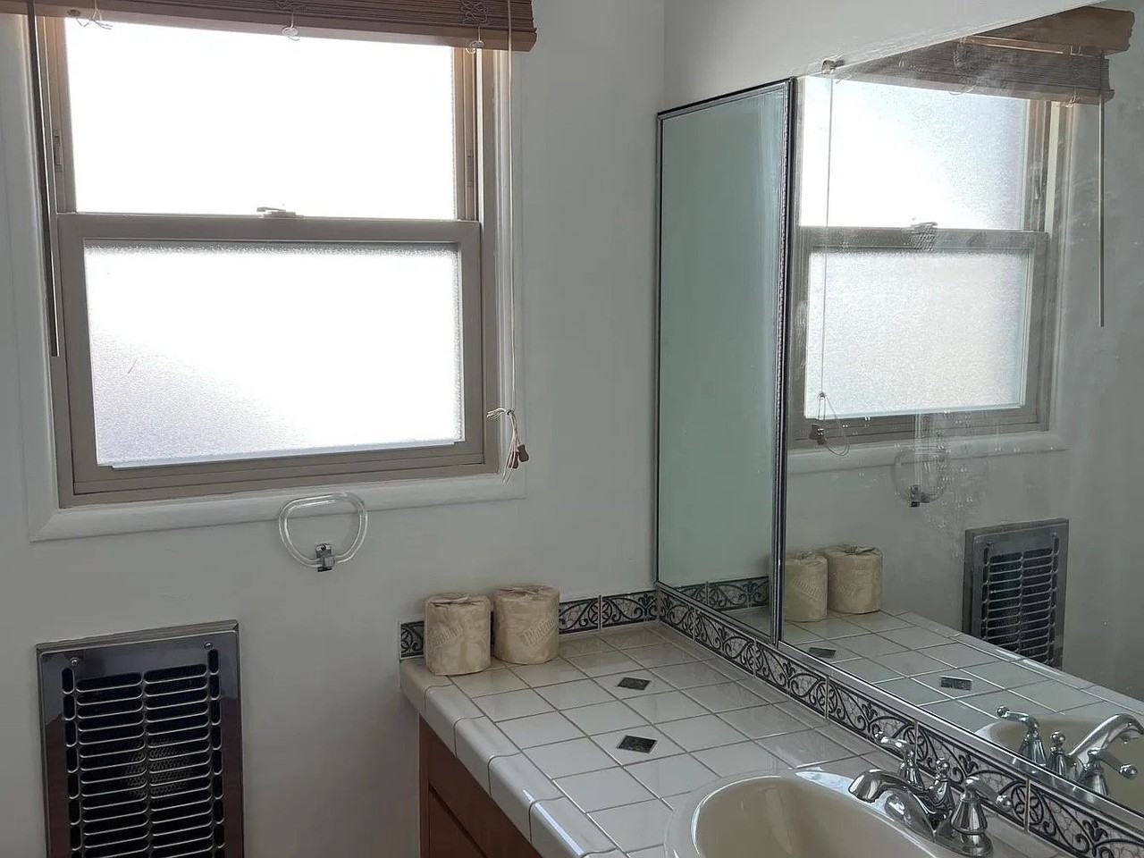 10563 Emery St - Photo 4 of 12