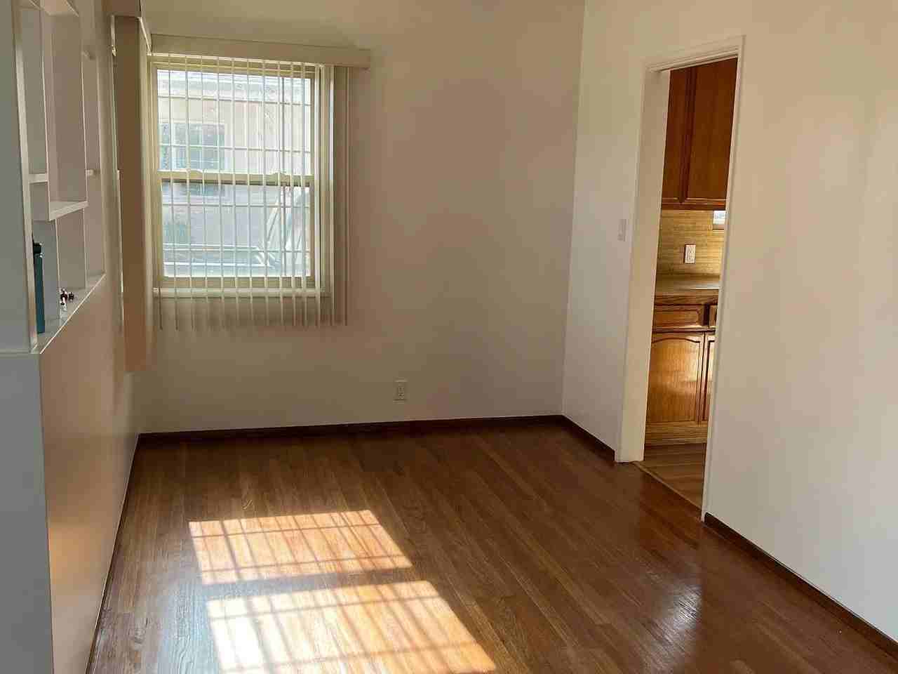 10563 Emery St - Photo 5 of 12