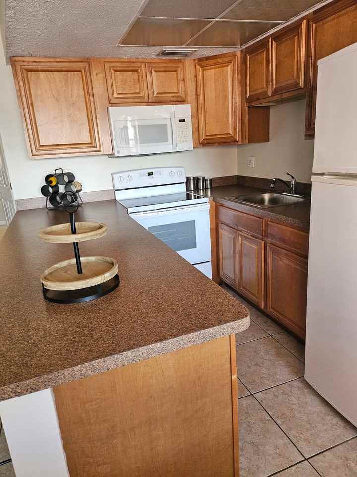 220 Park Bl D N. #202 - Photo 2 of 6