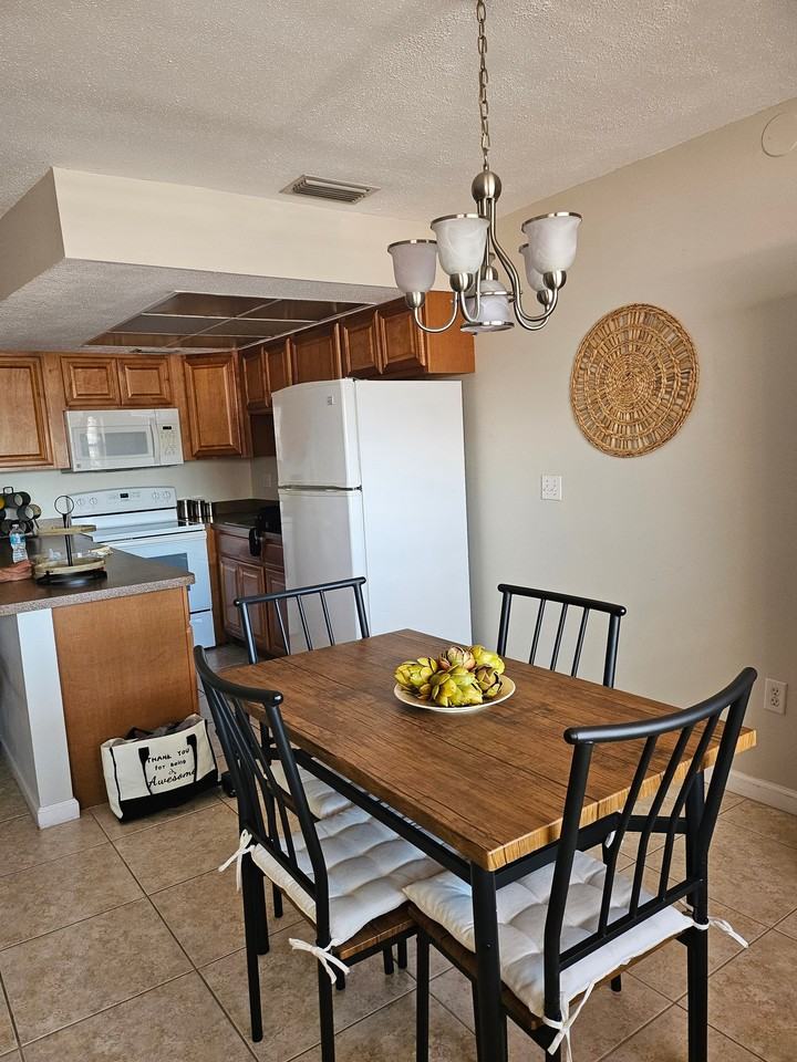 220 Park Bl D N. #202 - Photo 3 of 6