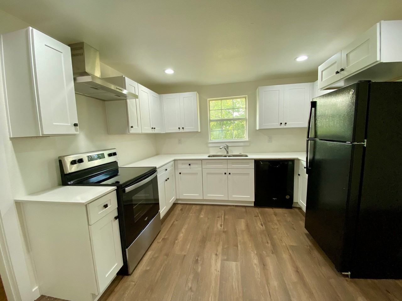272 Jasmine Ln - Photo 3 of 20