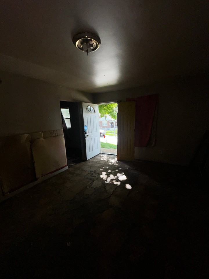 5586 Era Ave - Photo 5 of 20