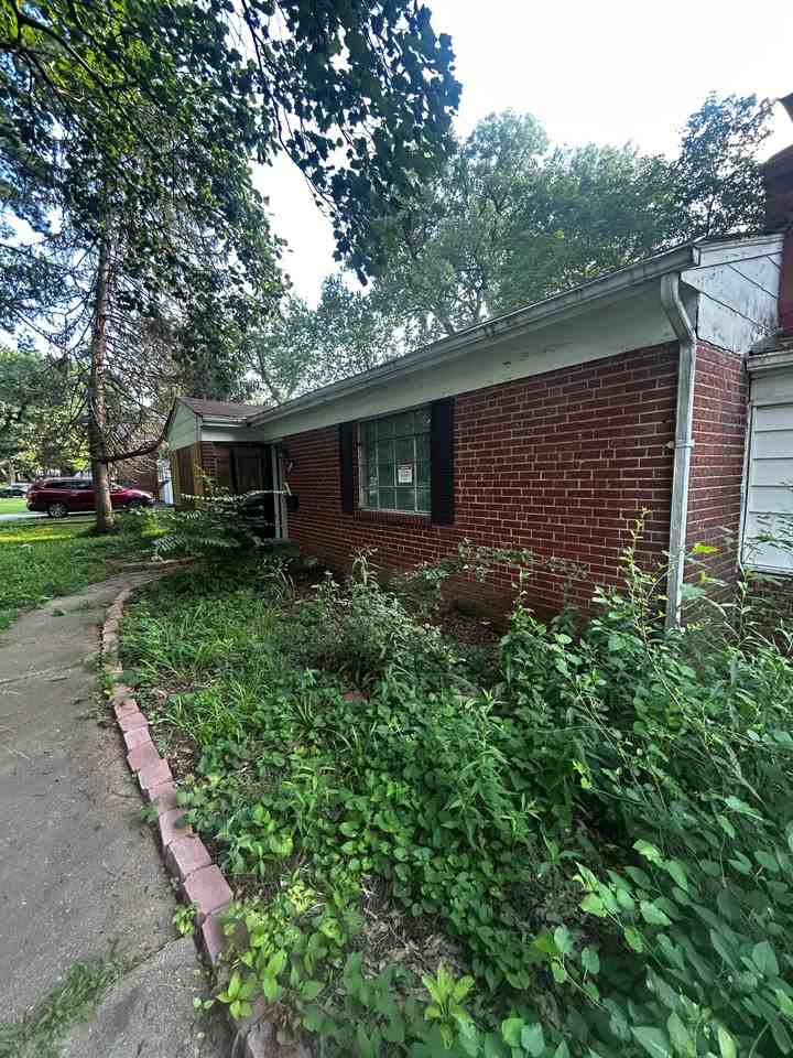 529 Ford Dr - Photo 2 of 20