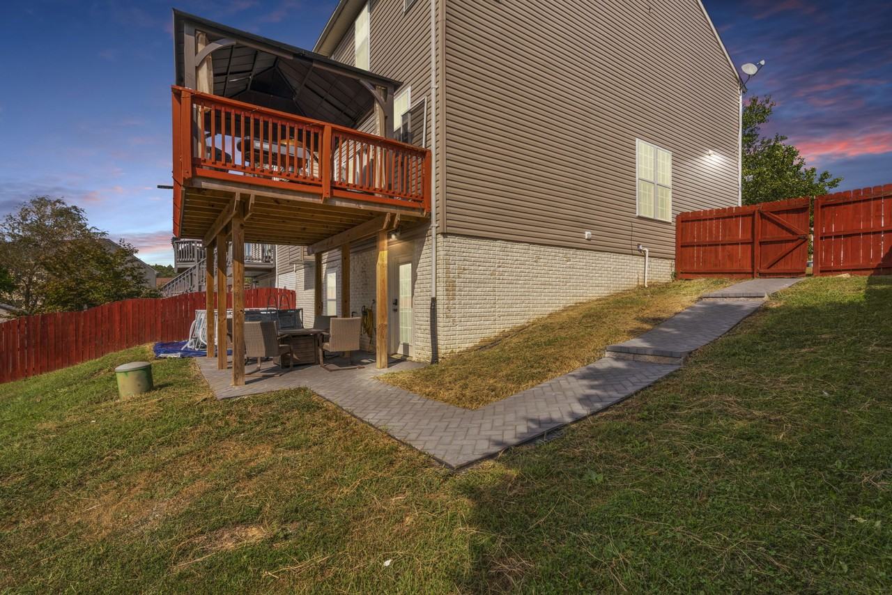 23 Barnum Dr #23 - Photo 2 of 26