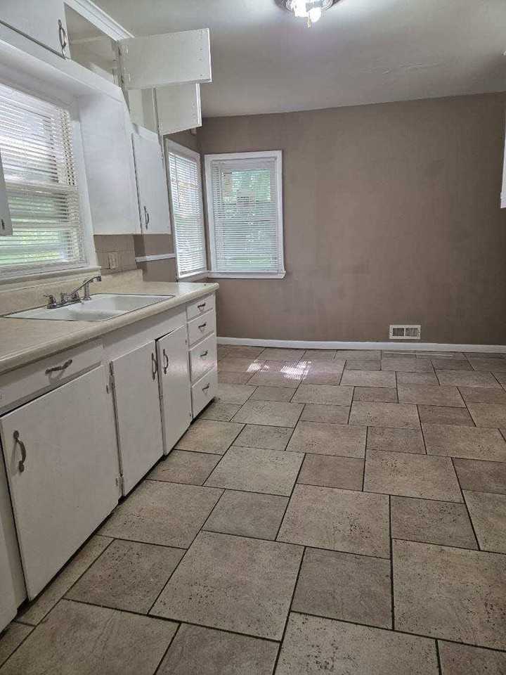 3861 E 60th St #NA - Photo 3 of 12