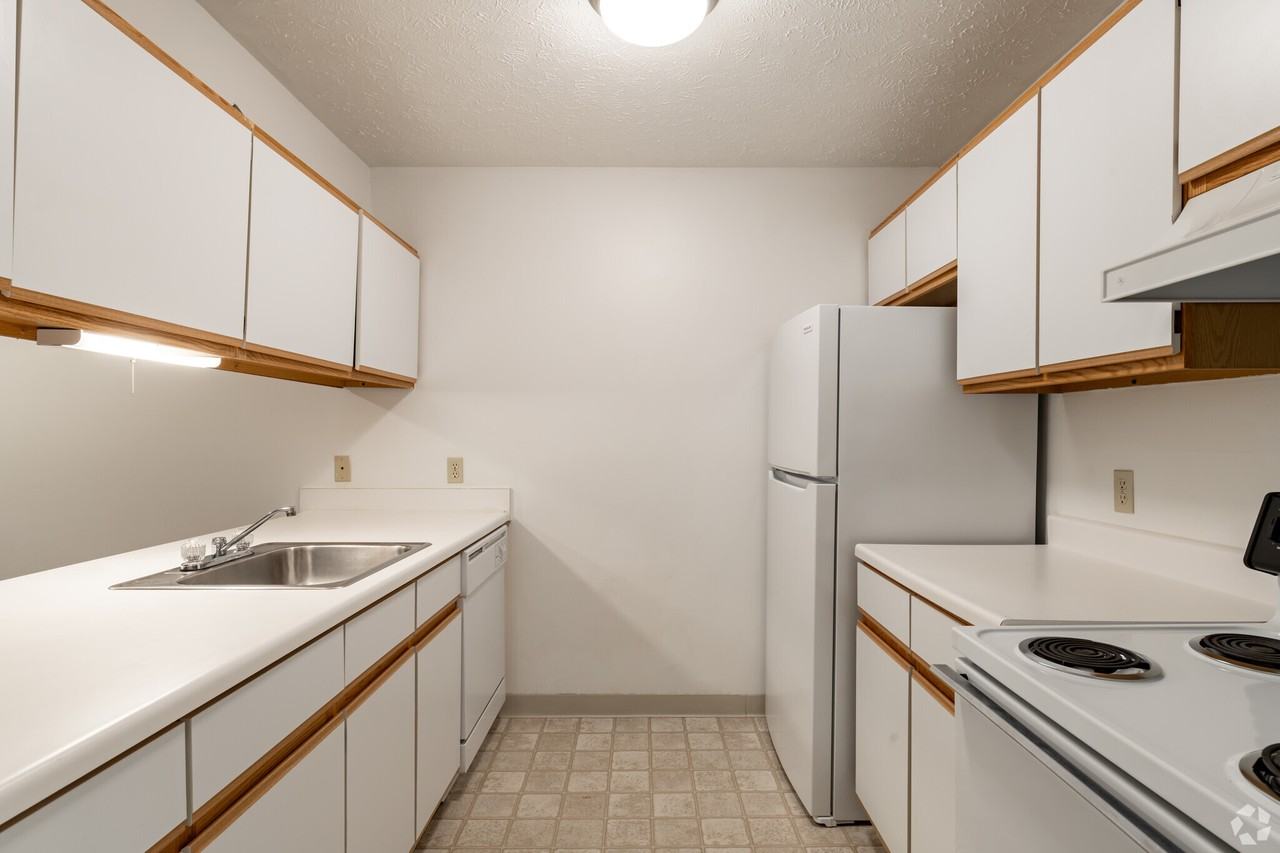 1801 Raleigh Ave #07 - Photo 3 of 5