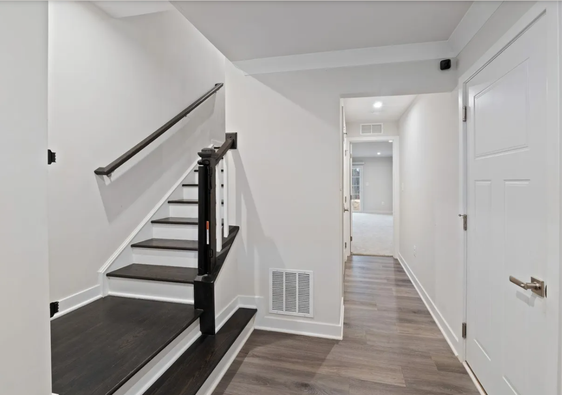 2402 Crescent Way - Photo 2 of 19