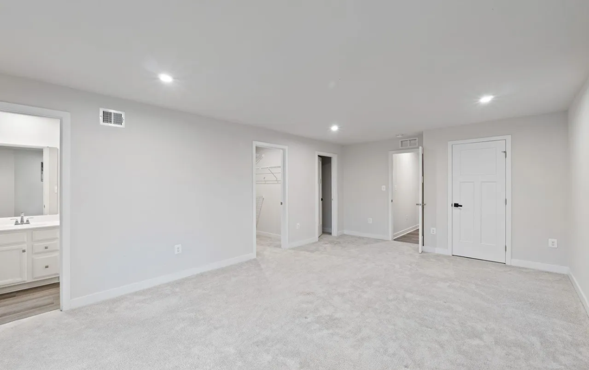 2402 Crescent Way - Photo 3 of 19