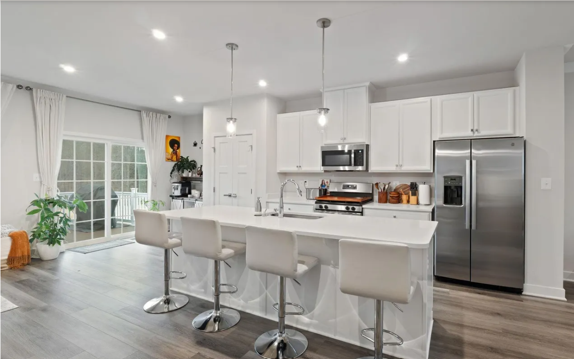 2402 Crescent Way - Photo 7 of 19