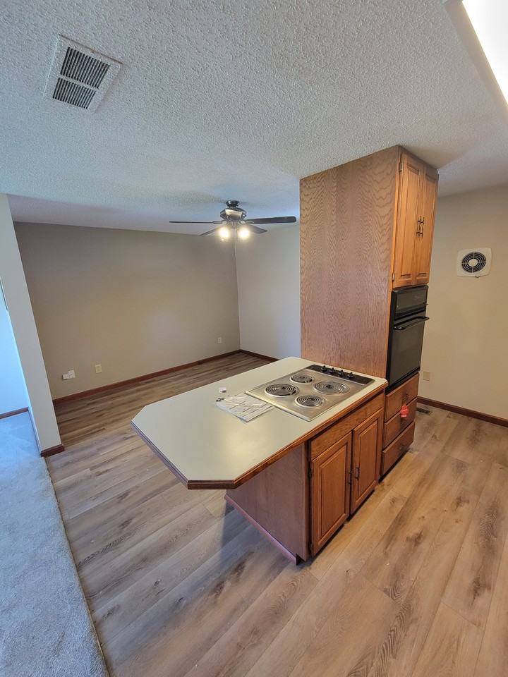 400 E Pearl St #NA - Photo 2 of 10