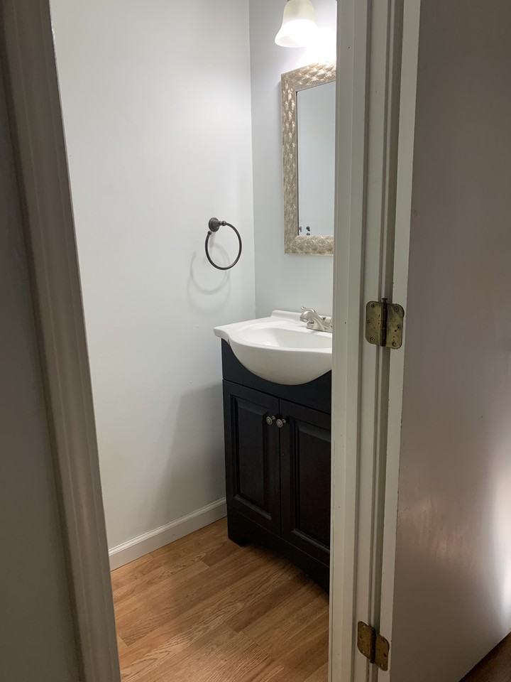 727 6th Ave S #B - Photo 2 of 8