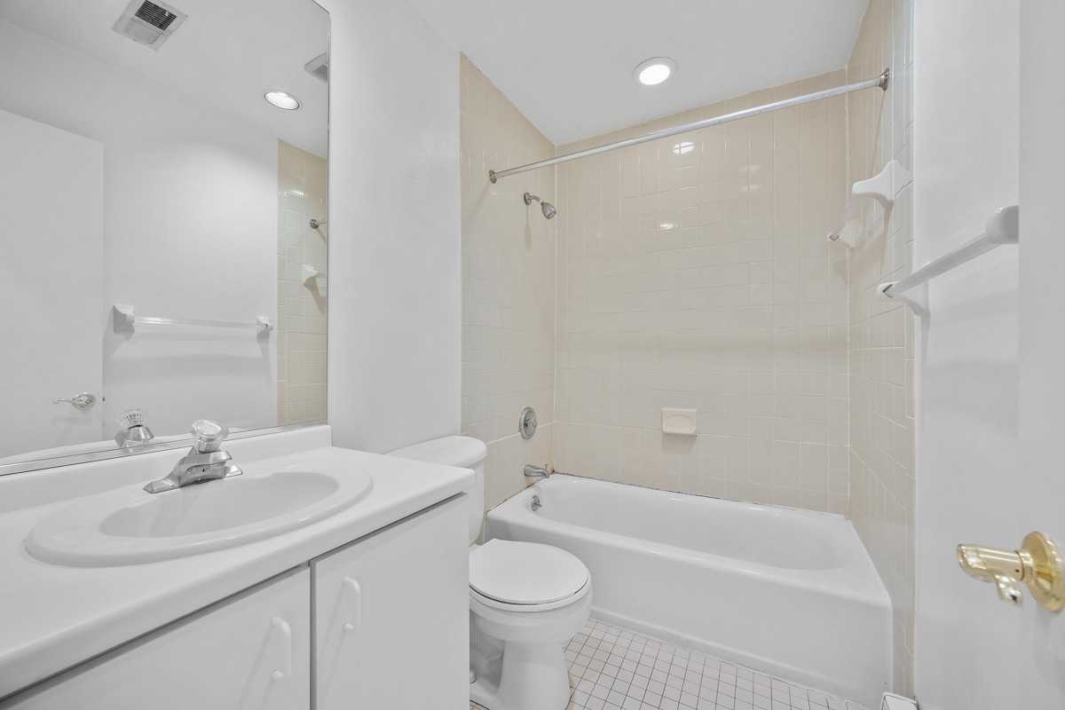 417 Denniston St #4 - Photo 3 of 15