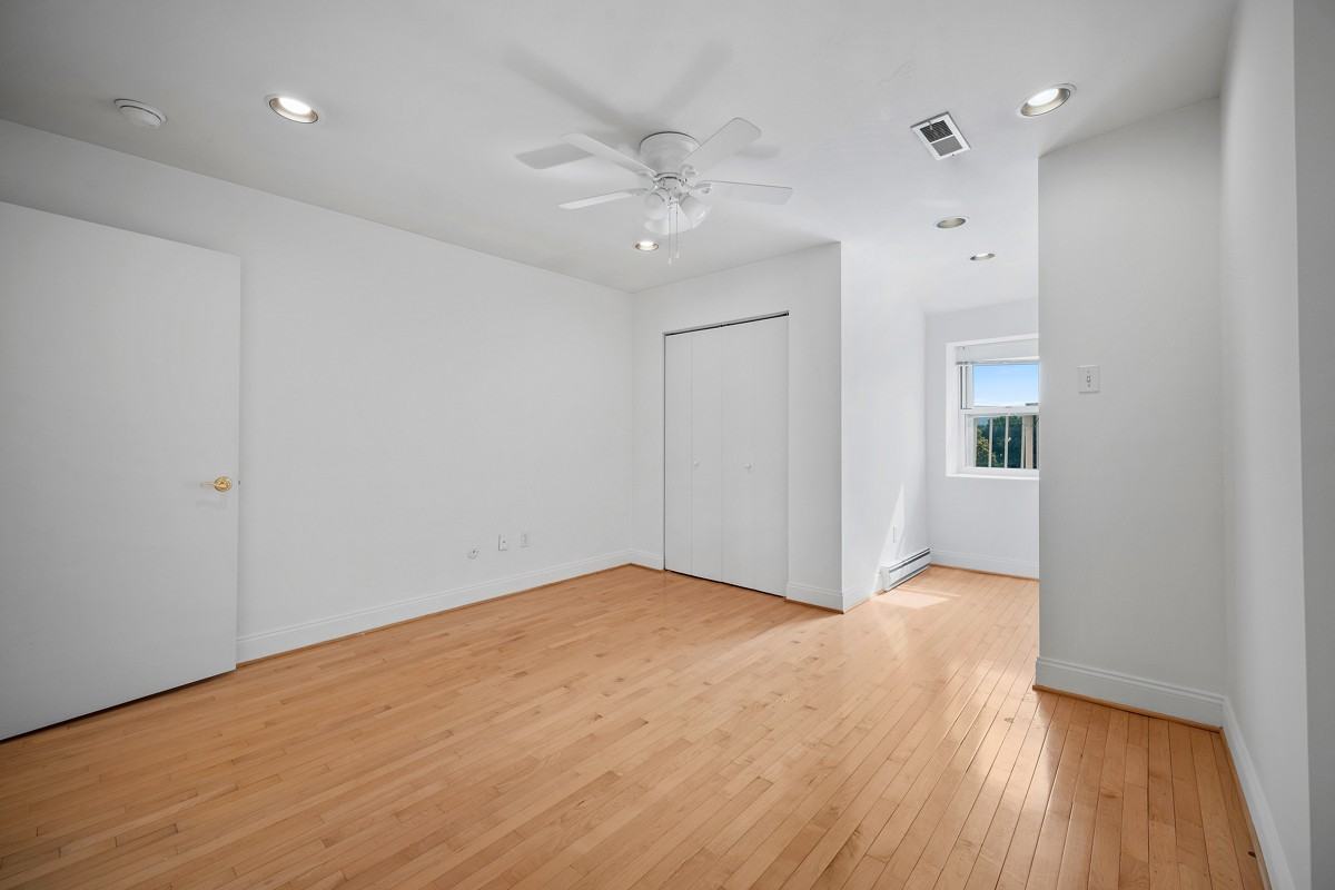 417 Denniston St #4 - Photo 5 of 15