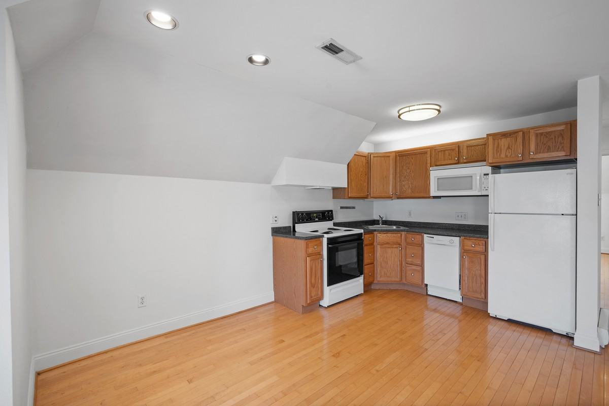 417 Denniston St #4 - Photo 7 of 15