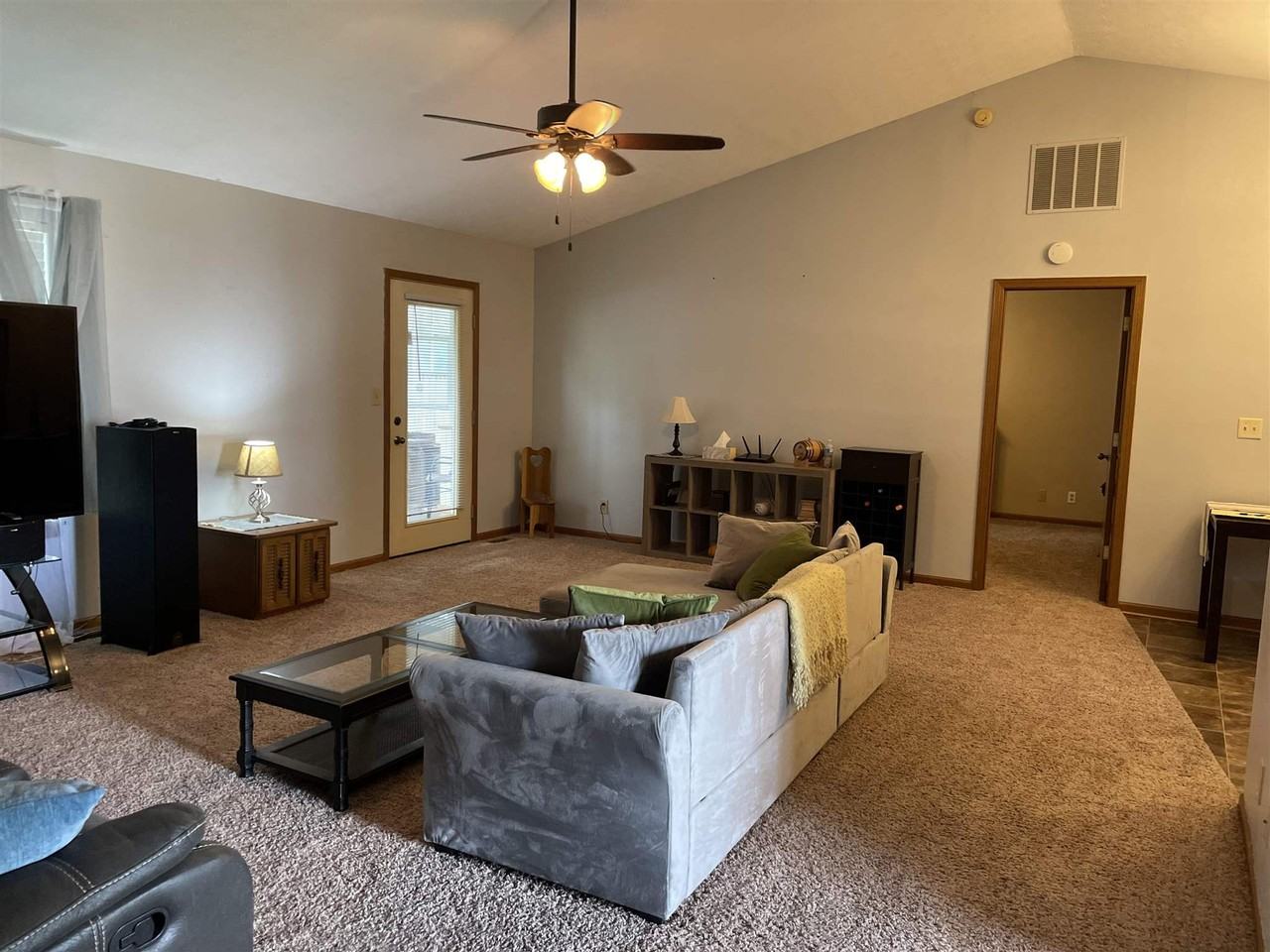 315 Cromwell Ct #NA - Photo 3 of 7