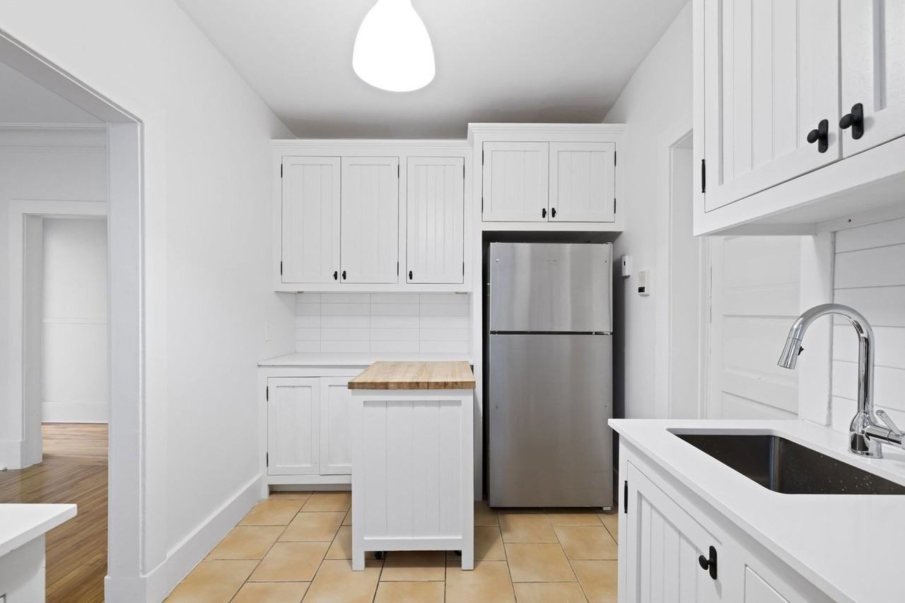 620 Av De L'épée - Photo 2 of 26