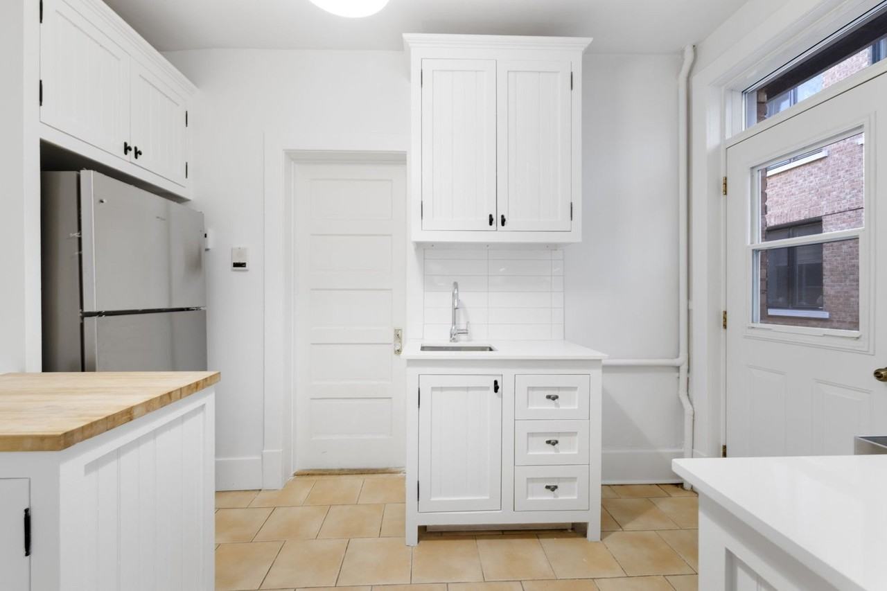 620 Av De L'épée - Photo 3 of 26